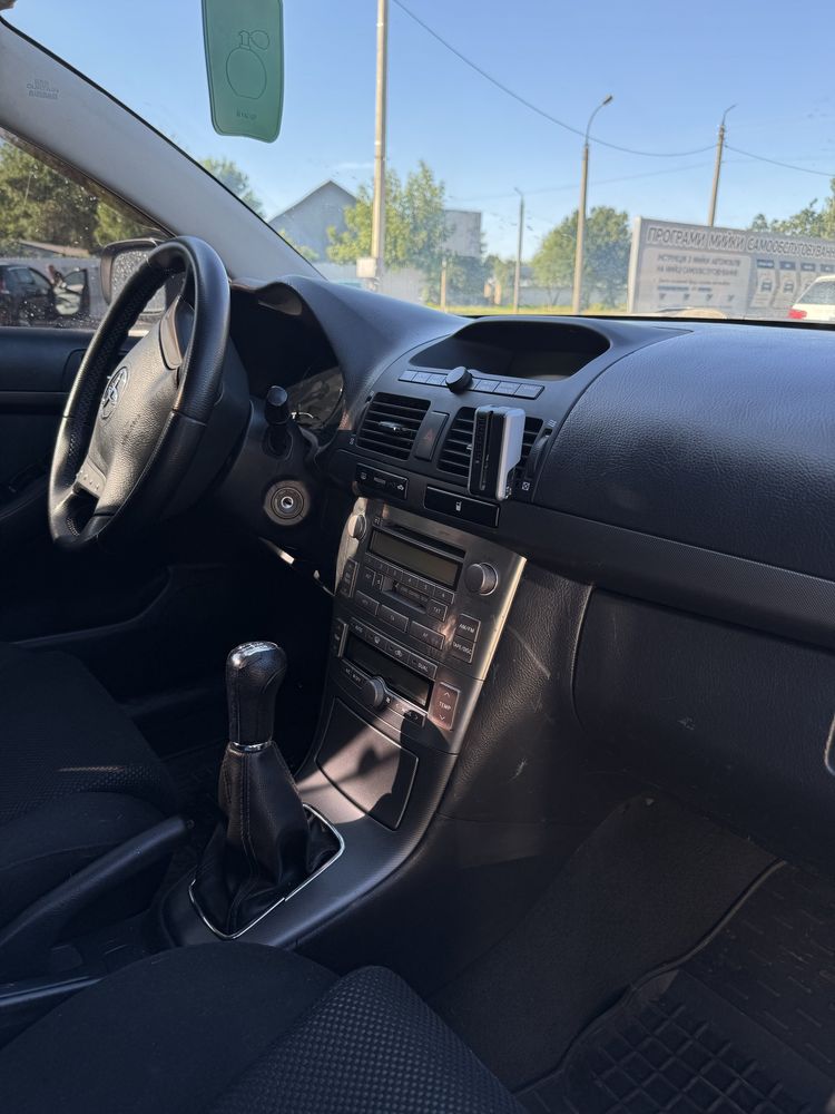 Toyota avensis 2003