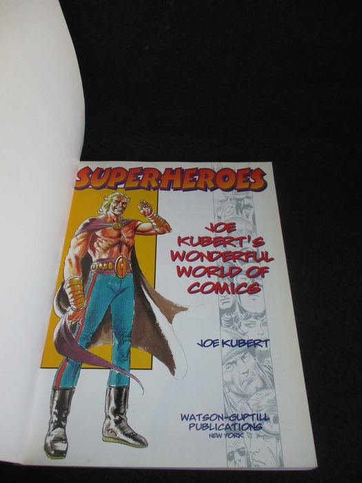 Livro SuperHeroes Joe Kubert's Wonderful World of Comics