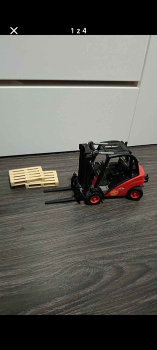 Sprzedam zabawkowy wózek widłowy