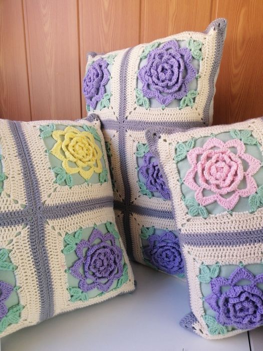 Подушки ручної роботи.