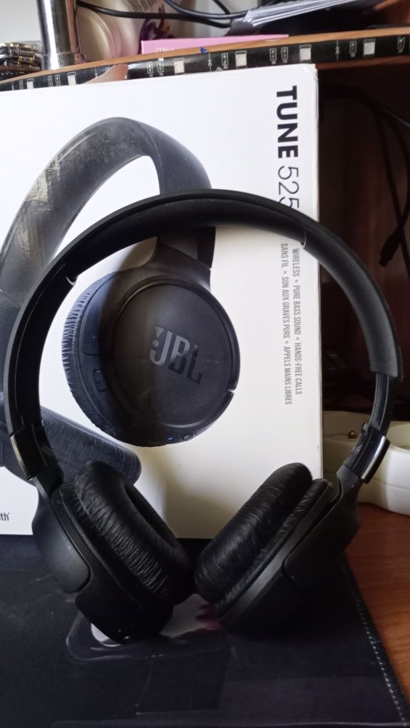 JBL Tune 525BT..