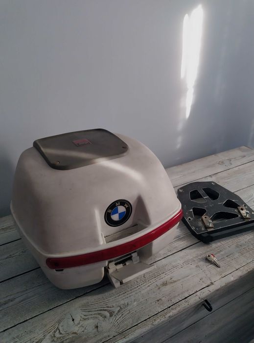 Kufer centralny, biały, BMW, GIVI Luxia Monolock + stelaż