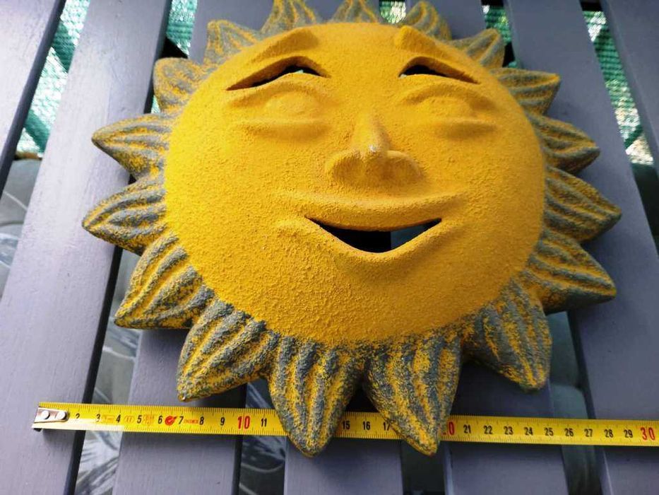 Sol com raios em cerâmica