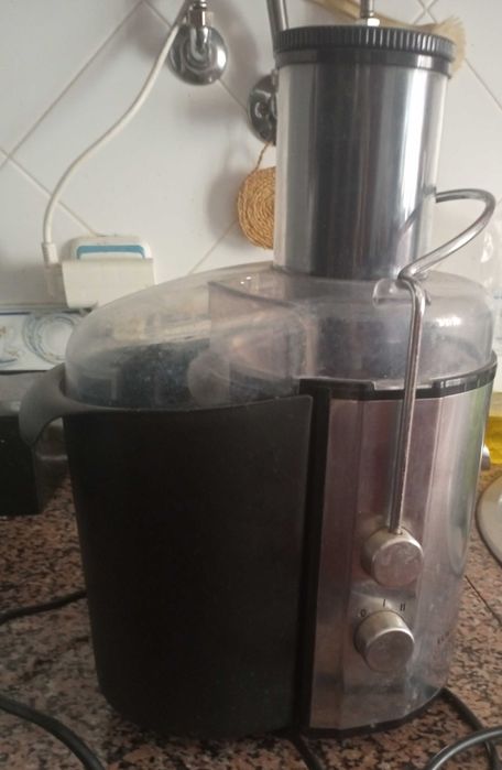 Máquina de sumos Taurus liquid fruits Pro