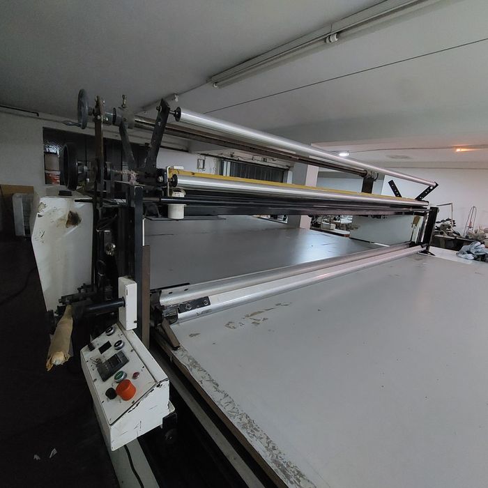Maquina de estender e cortar tecido Philips