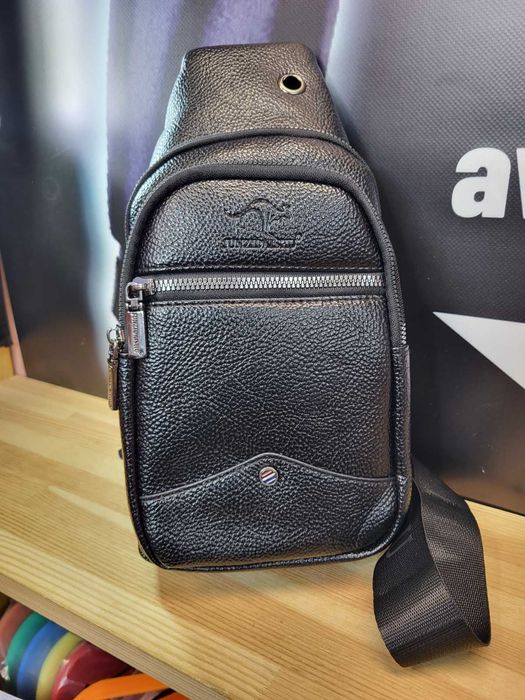 Чорная сумка бананка