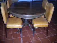 Mesa com 4 Cadeiras - Extensível - Madeira