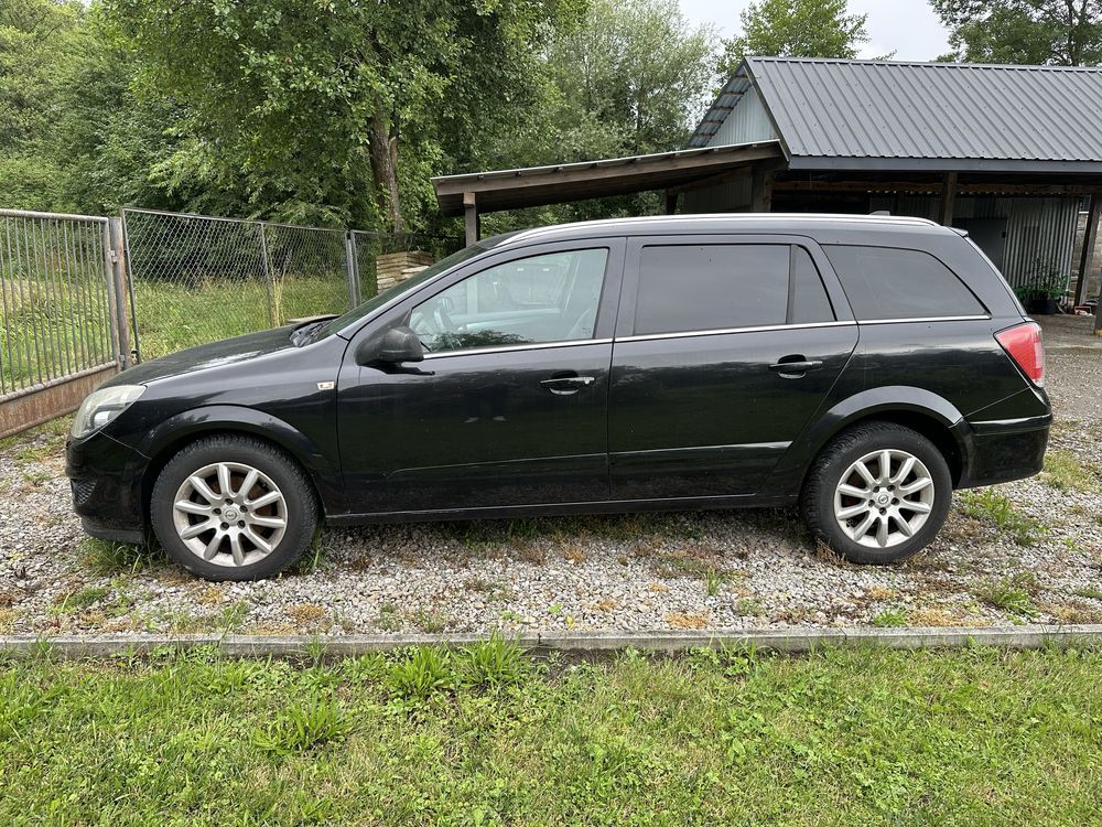 Opel Astra H 1,7 cdti kombi hak COSMO uszkodzony