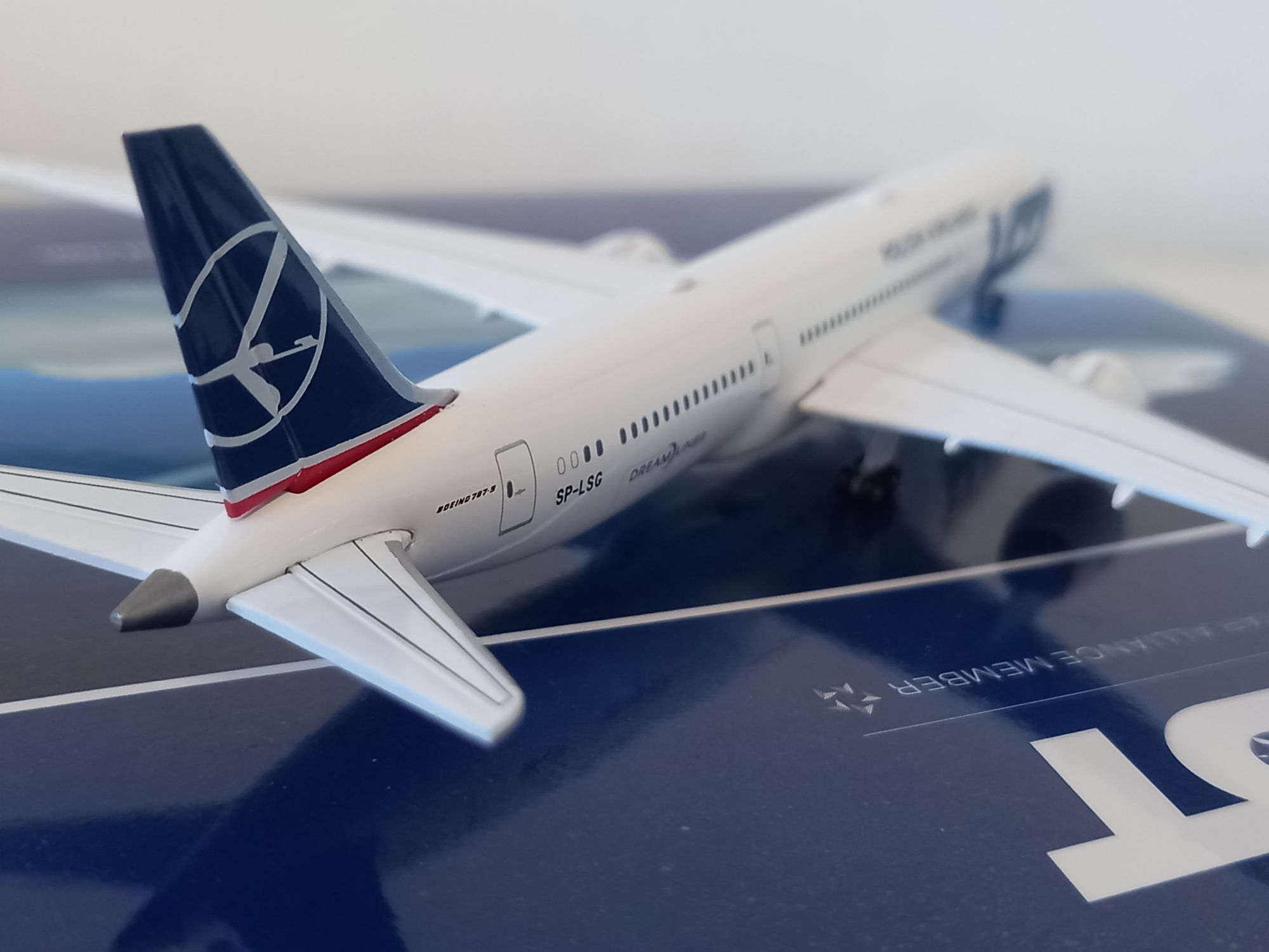 Boeing 787-9 Dreamliner PLL LOT metalowy Herpa skala 1:500