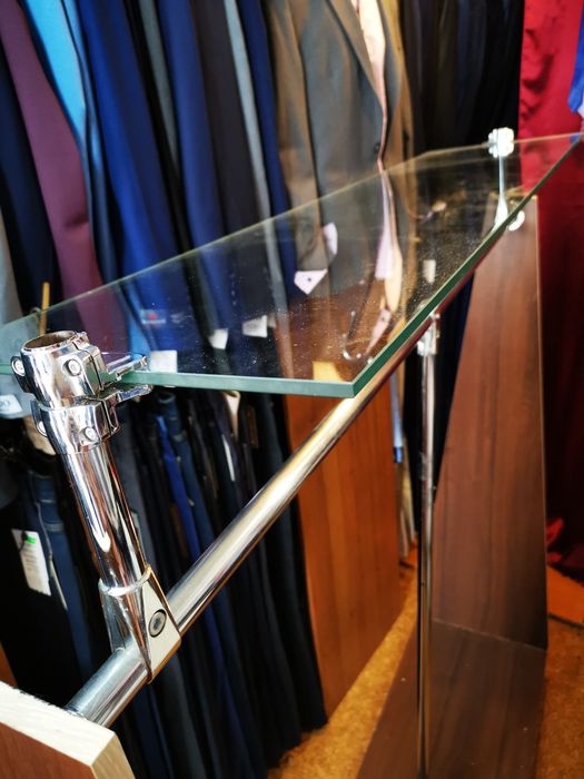 Продам стійку- вішалку для одягу з скляною полицею,