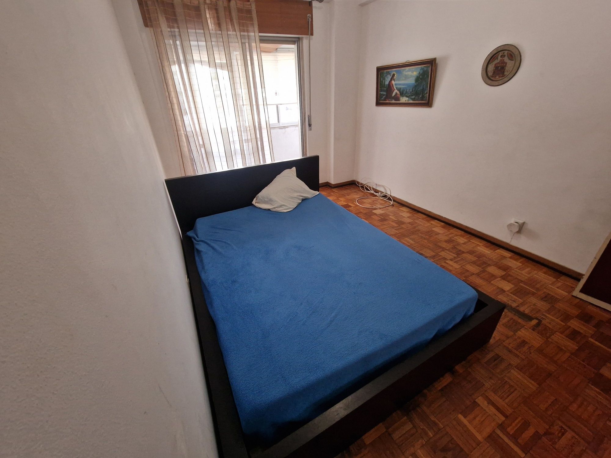 Quarto A 2 Minutos da estação  do Cacém 
En