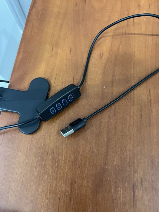 Штатив із  лед лампою