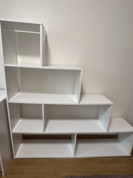 Movel com prateleiras branco brilhante