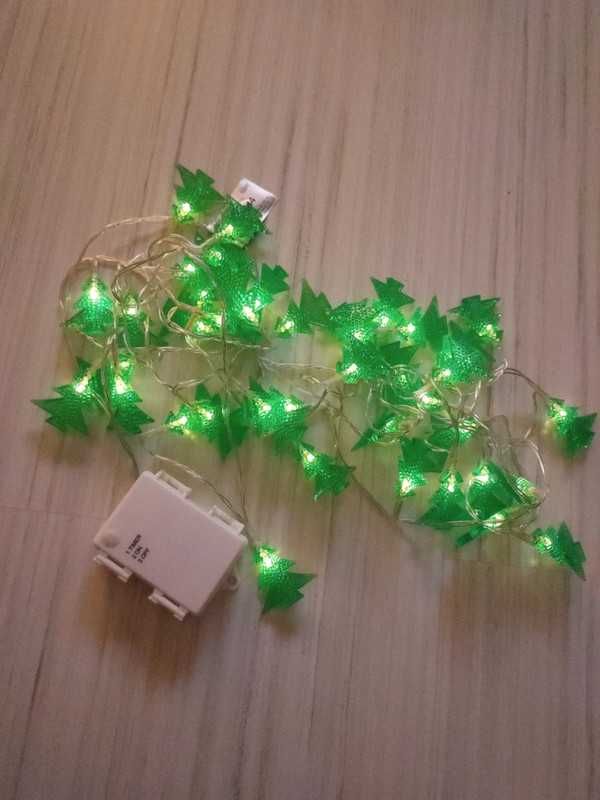 lampki świąteczne w kształcie choinek