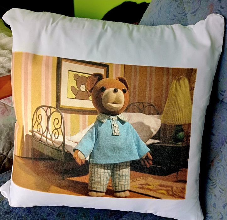 Poduszka 40x40 Miś Uszatek prezent dla fana prl