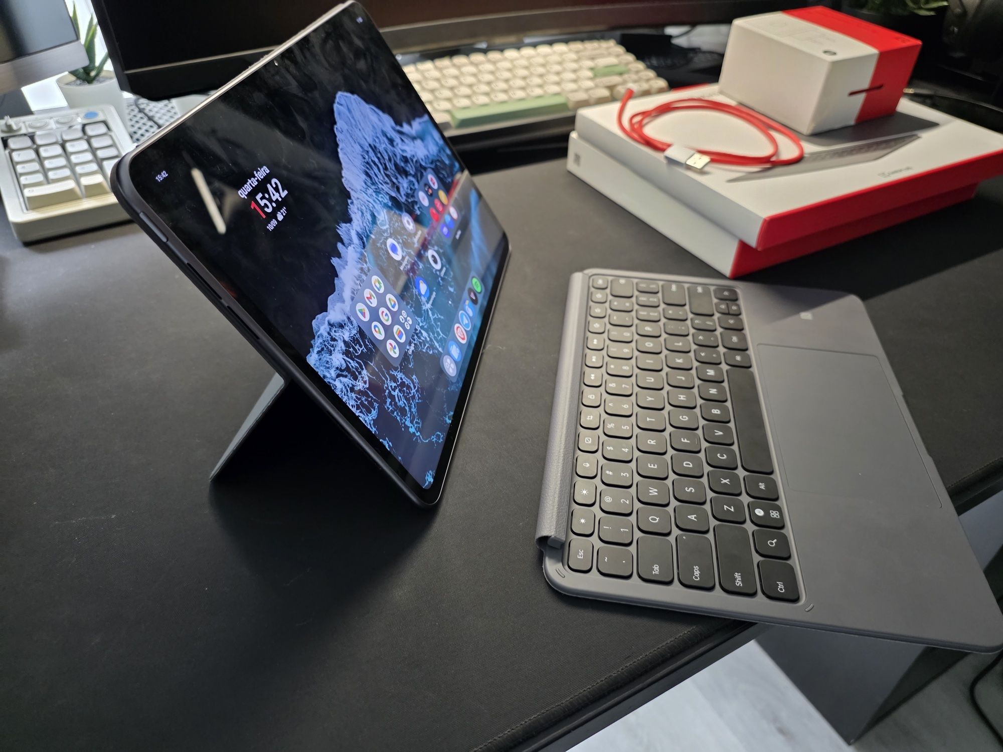 OnePlus Pad 2 cinza 256GB + capa teclado + carregador 80W como novo