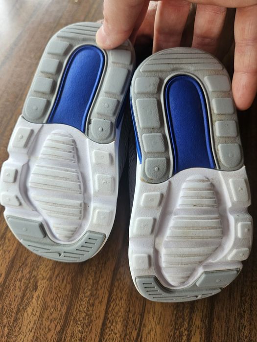 Varios tenis de criança tamanho 22