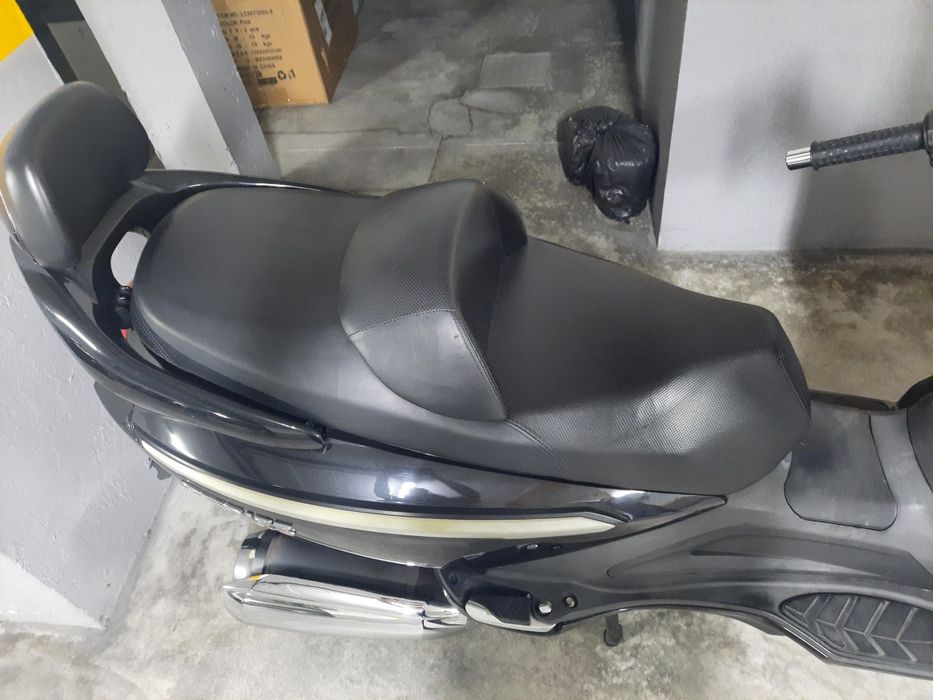 Scooter Sym 125 cor preta