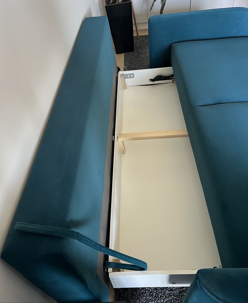 Sofa rozkładana z pojemnikiem na pościel