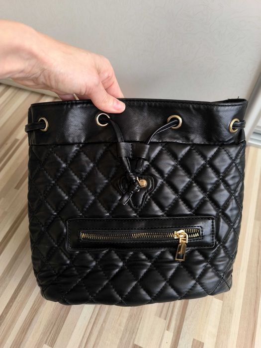 Pikowany plecak, złote dodatki, damski, pojemny, średni