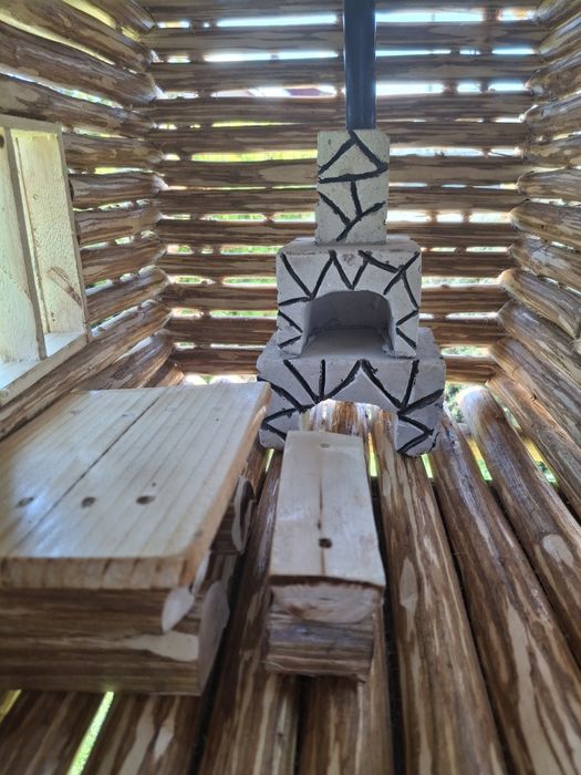 Хатинка декоративна з дерева.