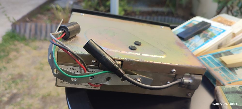 Rádio de cartuchos MAZDA 818