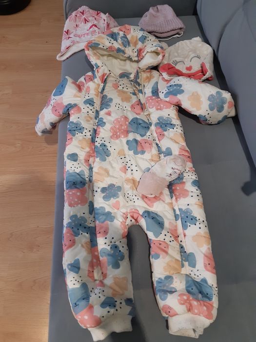 Zimowy kombinezon dziecięcy plus czapeczki