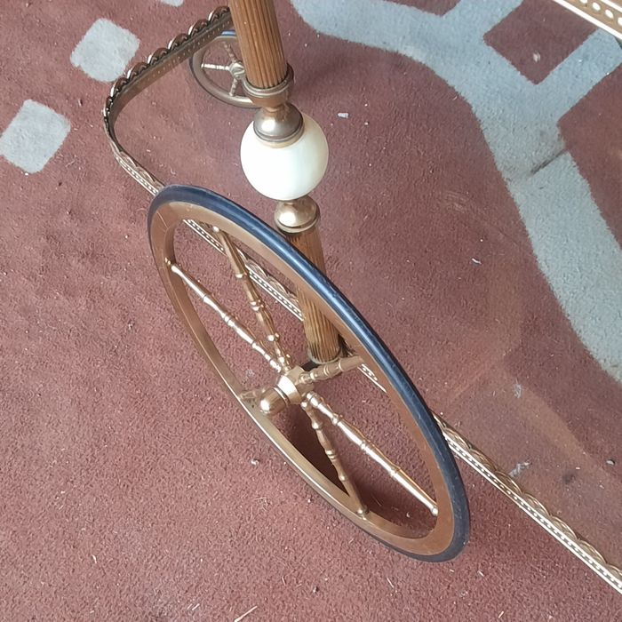 Piękny barek mosiężny z alabastrem na kółkach