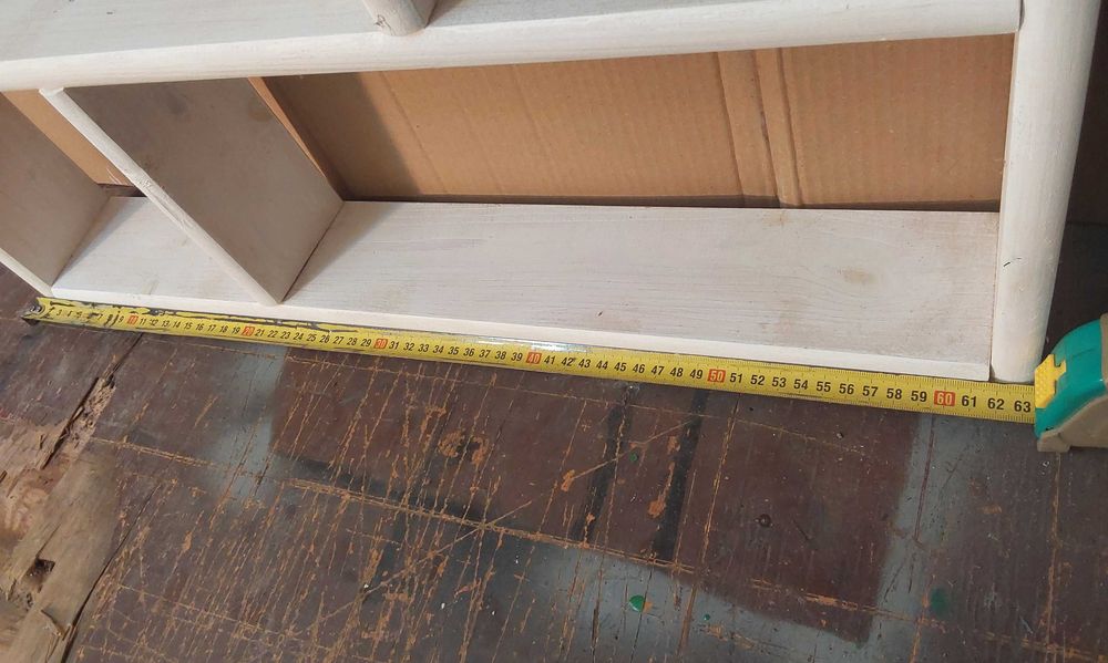 Półka w kształcie domku