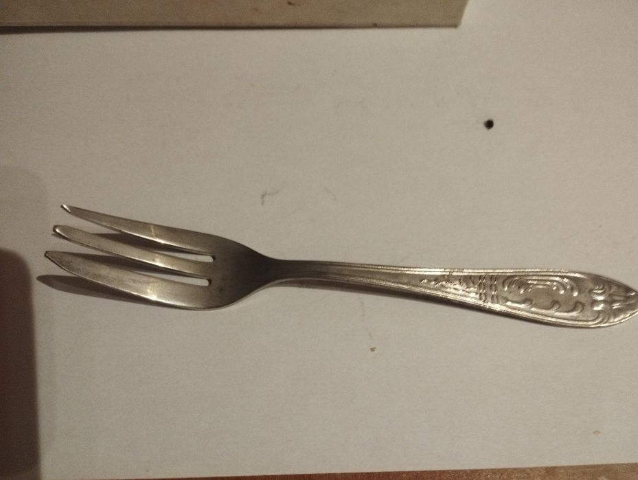 Widelczyki deserowe, niklowane.