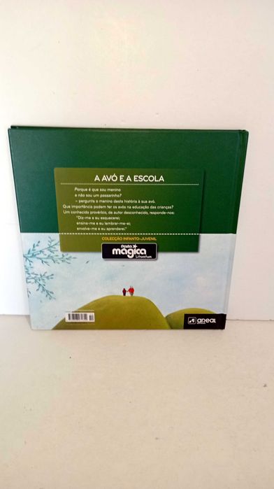 A Avó e a Escola - Pasta Mágica Literatura