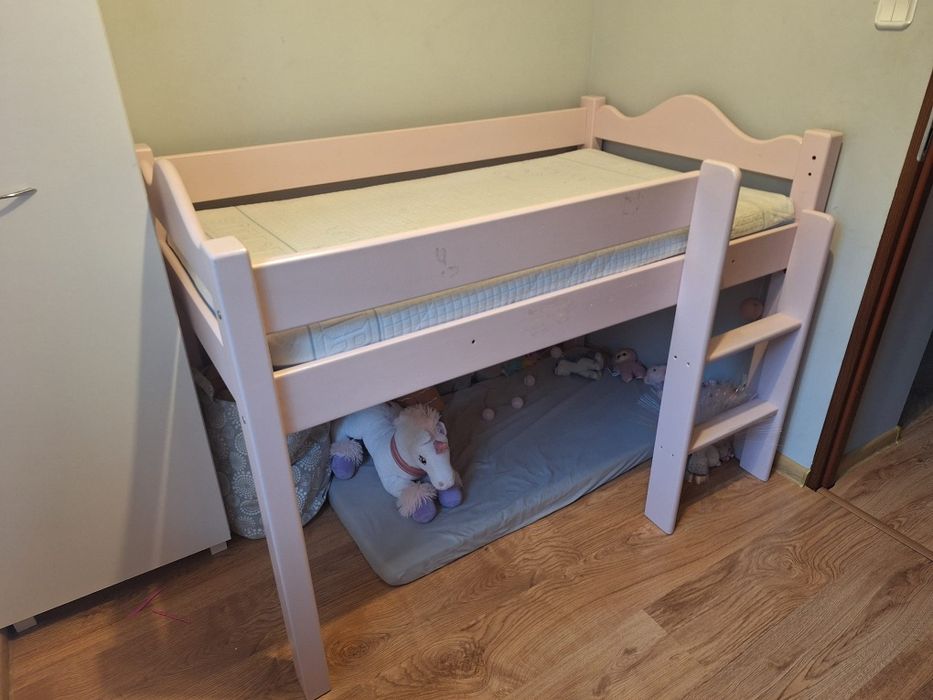 Łóżko piętrowe różowe
