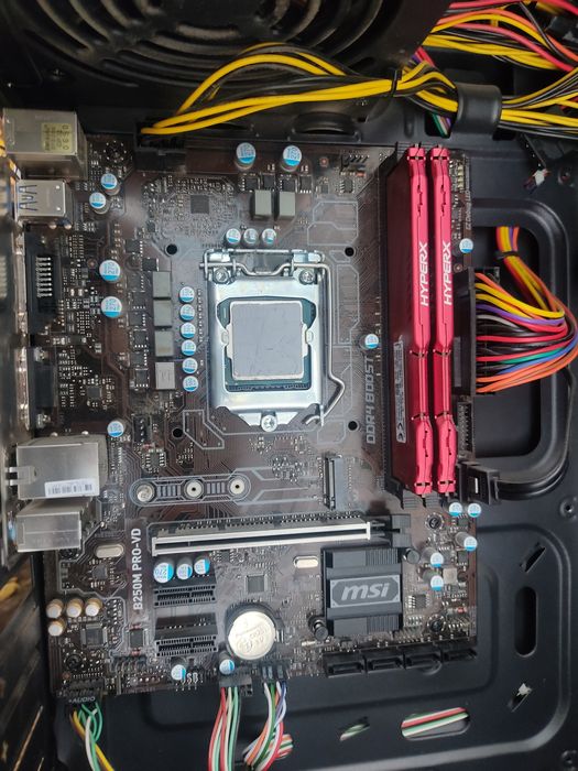 ПК тянет любые игры на высоких i3 8100 + 1070 8gb+ssd 256 16 ddr4