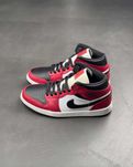 Кросівки Air Jordan 1 Mid 'Chicago Black Toe'