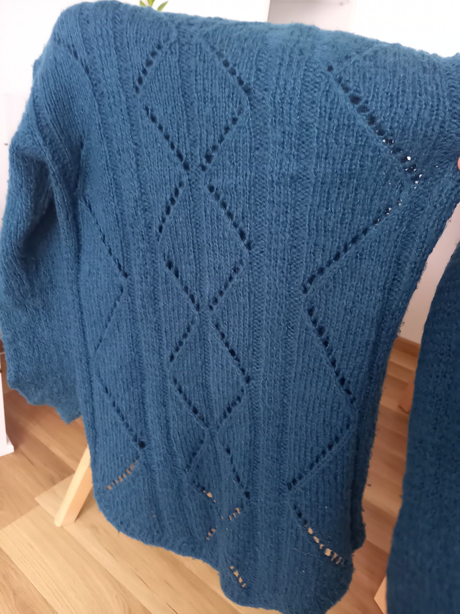 Sweter z ozdobnym tyłem