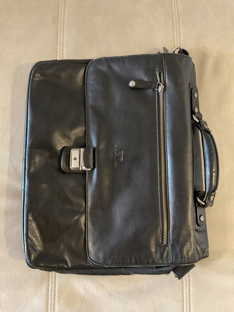 Pasta de Ombro em Pele Gil Holsters – Preta, Vários Compartimentos