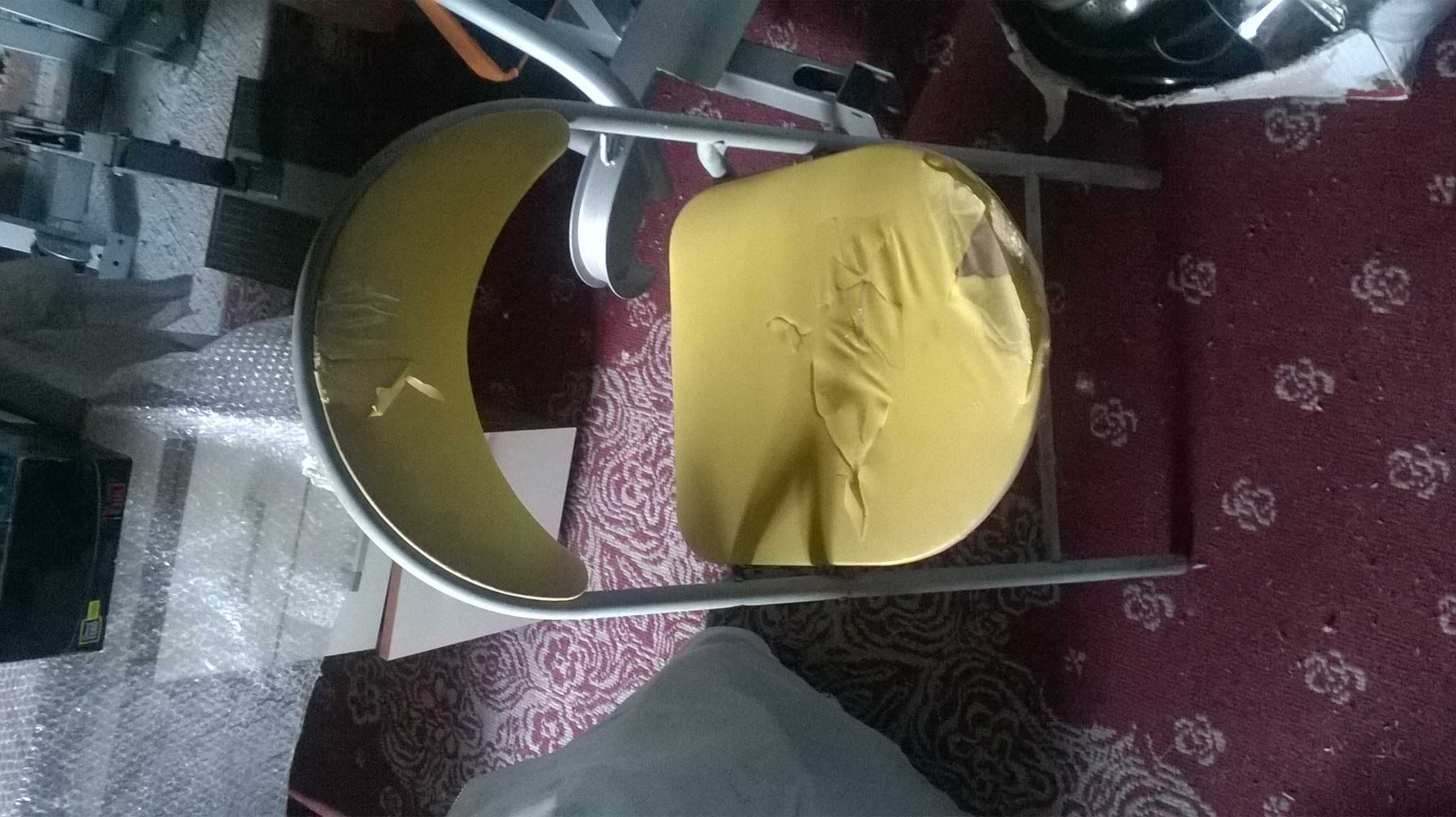 Żółto-szare metalowe rozkładane krzesło do garażu lub na działkę