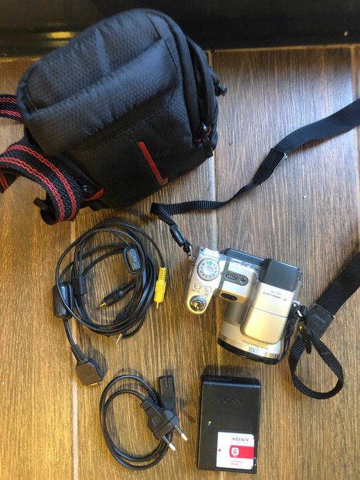 Máquina Fotográfica Sony DSC-H9 + Lente Carl Zeiss 31–465mm f/2.7–4.5