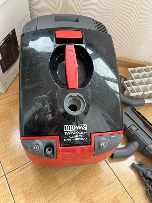 Пилосос Thomas червоний