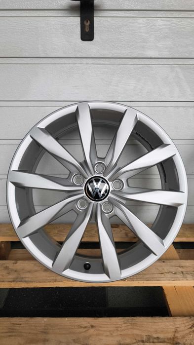 Felgi aluminiowe Vw Golf 7 6 Audi Skoda Seat 17" 5x112 Et48 (GD1220)