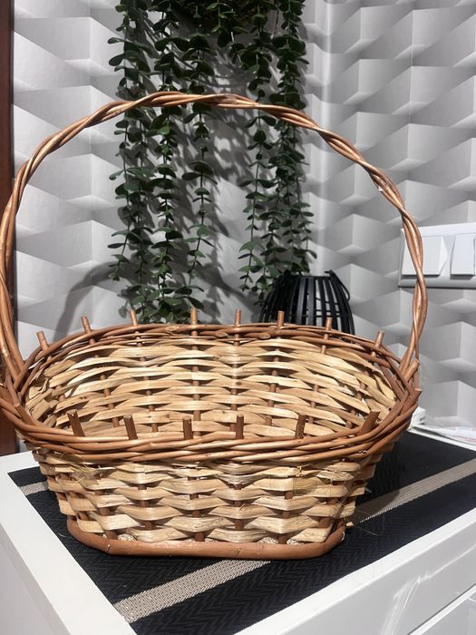Kosz wiklinowy prezentowy