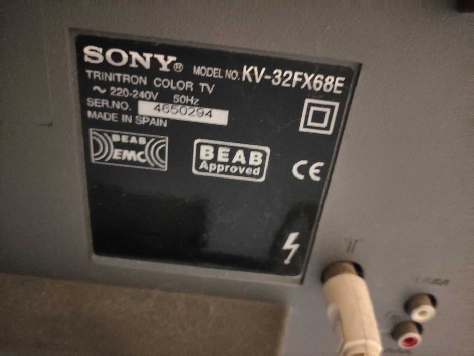 TV SONY KV32FX68E + Movel