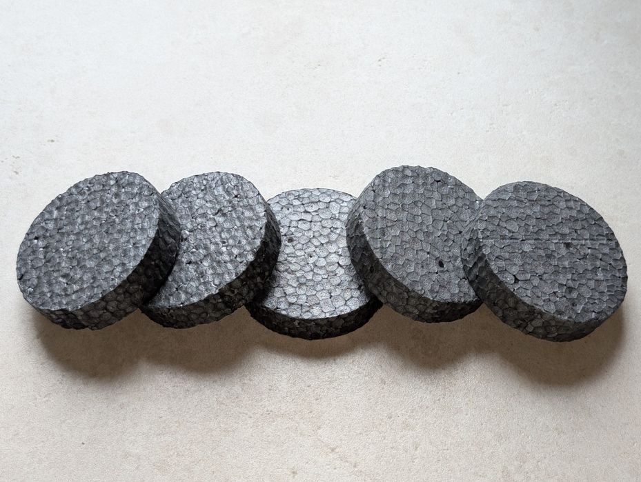 Zaślepki styropianowe 67/16mm grafit opakowanie 100 sztuk