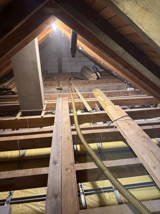 Ocieplenia poddaszy wełna celulozowa wełna mineralna naprawy izolacji