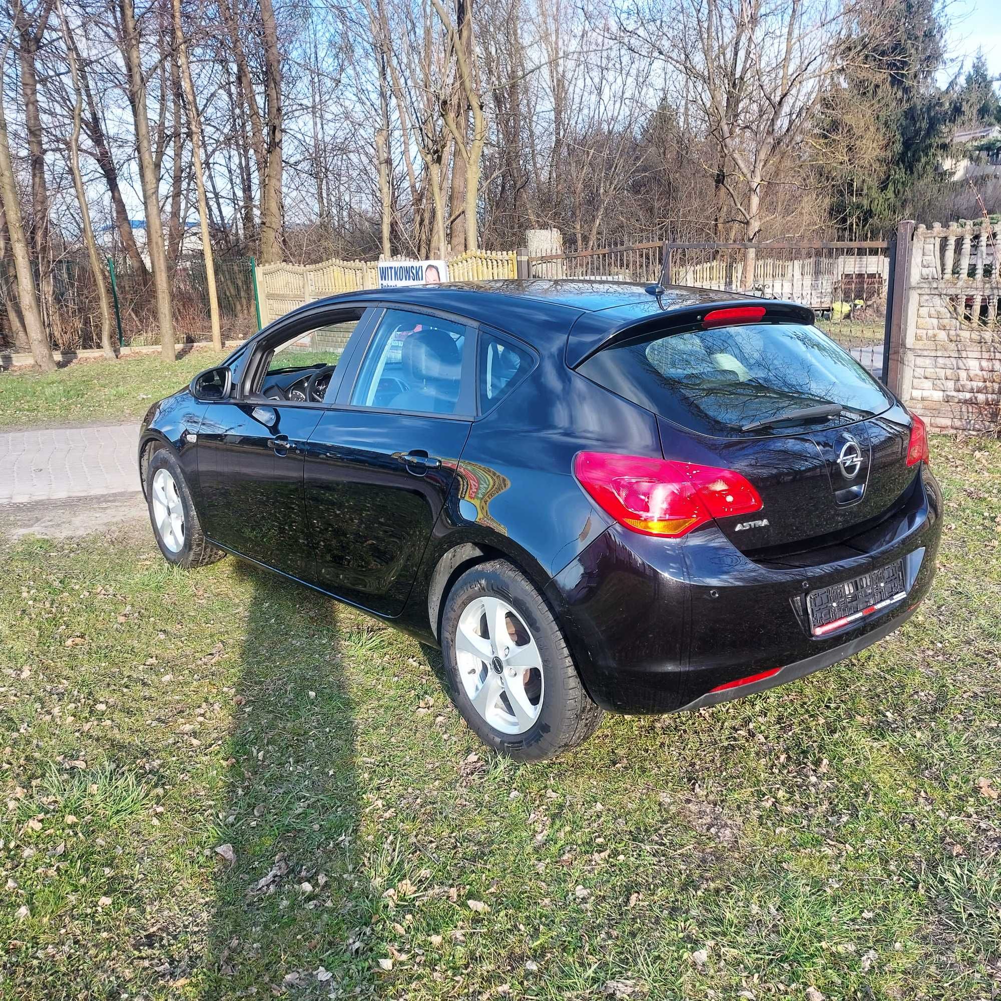 Opel Astra J 1.6 16V śliczna