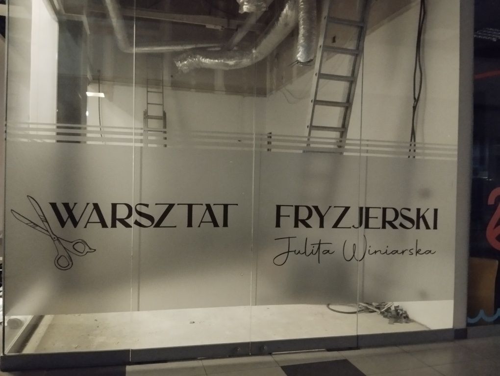 Reklama na samochód oklejanie busów witryn montaż reklam cała Polska