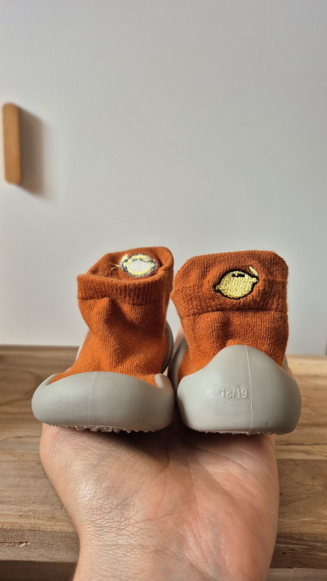 Sapato meia barefoot de bebé