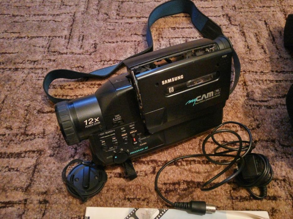 Видеокамера Samsung VP-J52