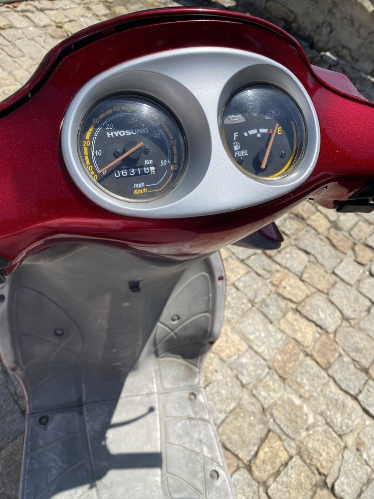 Scooter vermelha
