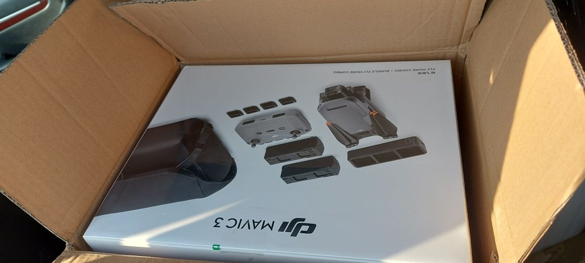 Квадрокоптер DJI Mavic 3 Fly More Combo